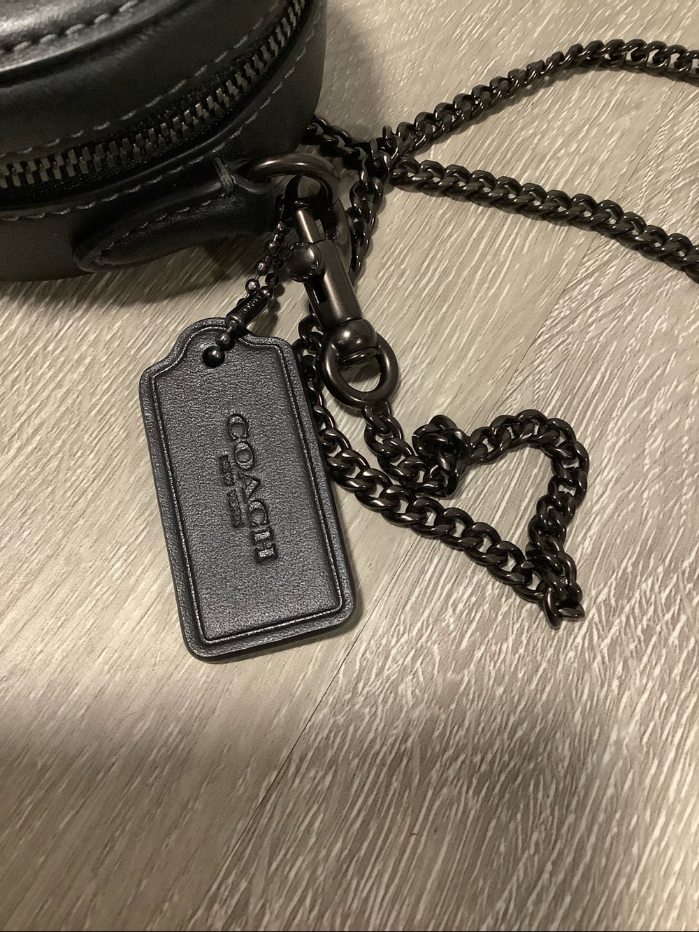 Coach black heart crossbody bag - Picture 4 of 9